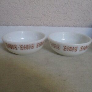 2 PYREX Corning Dishware 708 Dessert Dishes